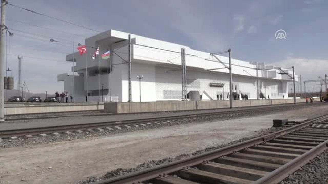 Bakan Arslan, Bakü-Tiflis-Kars Demiryolu'nda Test Sürüşüne Katıldı