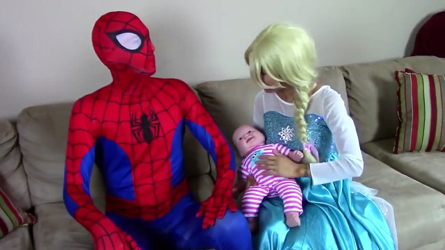 ビッグマックホットソースいたずら対冷凍エルザ＆スパイダーマン！おかしいスーパーヒーローのビデオ