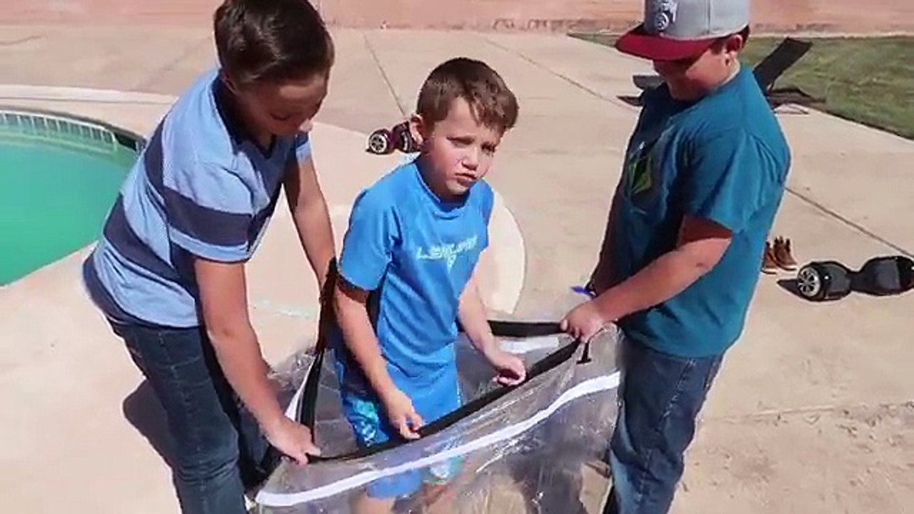 GIANT BALLOON BUBBLE CHALLENGE!!