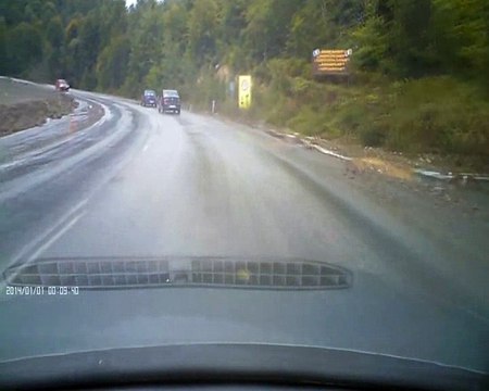 Saniye saniye kaza anı araç kamerası