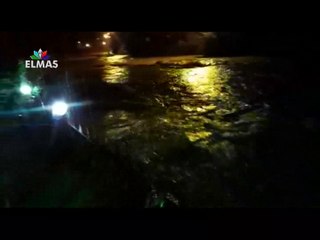 Dere taştı! dükkandakiler mahsur kaldı