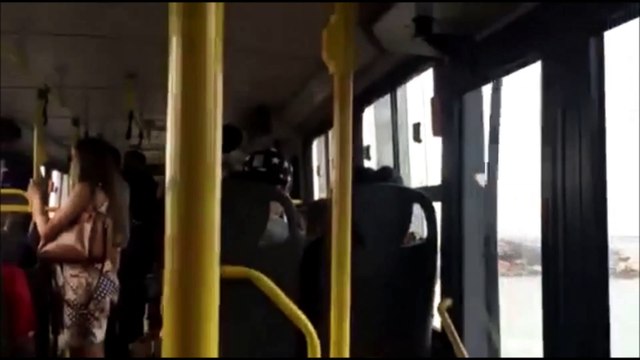 Peça solta em ônibus da linha 532 do Transcol
