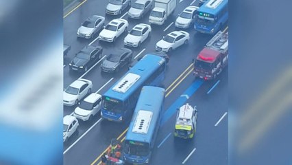 대구서 시내버스·승용차 충돌...6명 부상 / YTN