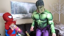 Pringles CHALLENGE! / Örümcek Adam Joker & Hulk Oyuncaklar Çocuk video Chip Komik Film Komik