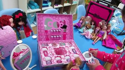 Hello Kitty barbie makeup set (헬로키티 바비 메이크업 세트, 미미 화장하기)