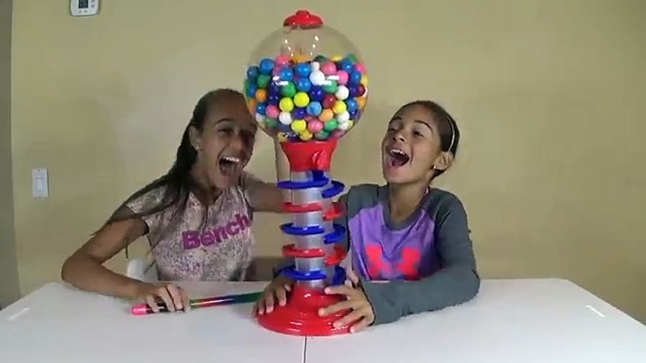 DUBBLE BUBBLE GUMBALL MACHINE SPIDER ATTACK Magic Candy Giant JawBreaker TOYS TO SEE