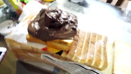 식빵 1장으로 악마의 잼 누텔라 통째로 다 먹기 도전! [띠미]