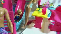 Barbie kız kardeşlerin parti gemisinde bir Pazar günü- Barbie oyuncak oyunları