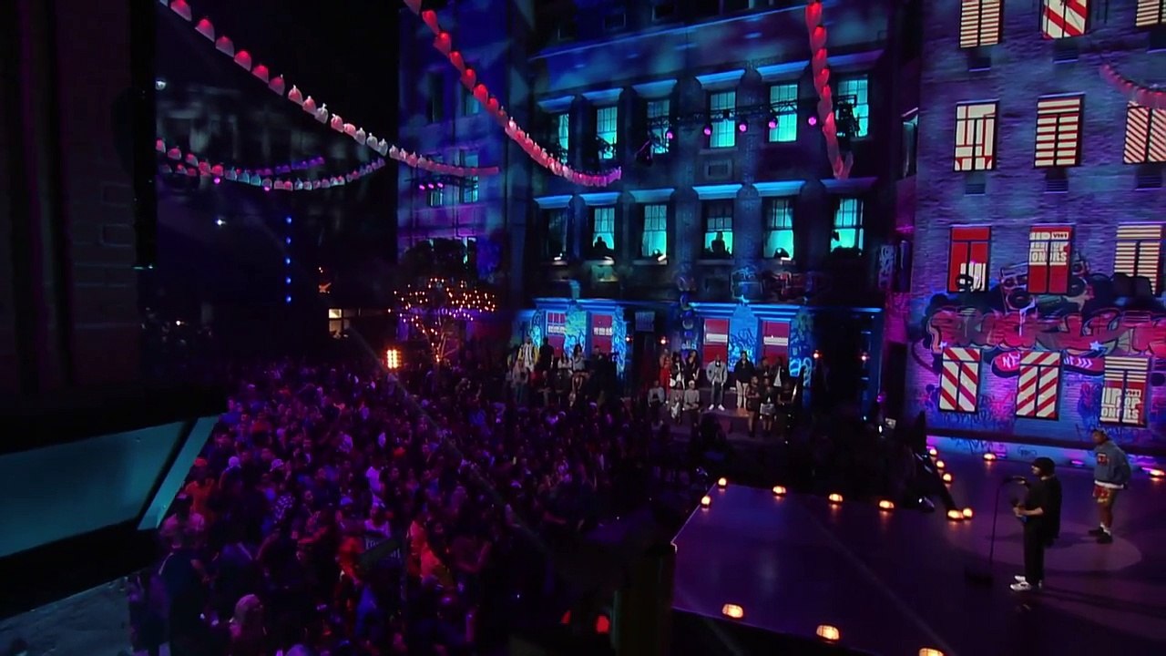 Hype Williams Accepts His Hip Hop Honor Award _ Hip Hop Honors - The 90's Game Changers-bZqtxIrqE-4