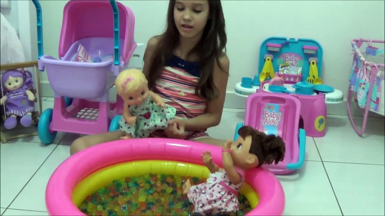 ROTINA DE DIVERSÃO - BABY ALIVE BRINCANDO NA PISCINA DE BOLINHAS