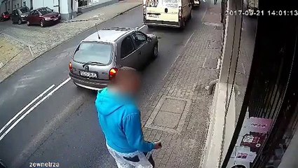 Un voleur panique et se fait renverser par une voiture