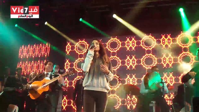بالفيديو.. كارمن سليمان تغنى صابرة لايف
