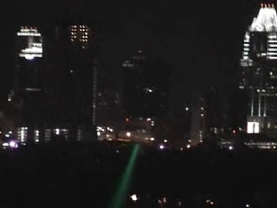 150mw Green Laser Pointer. pop balloons almost burn my Viper video