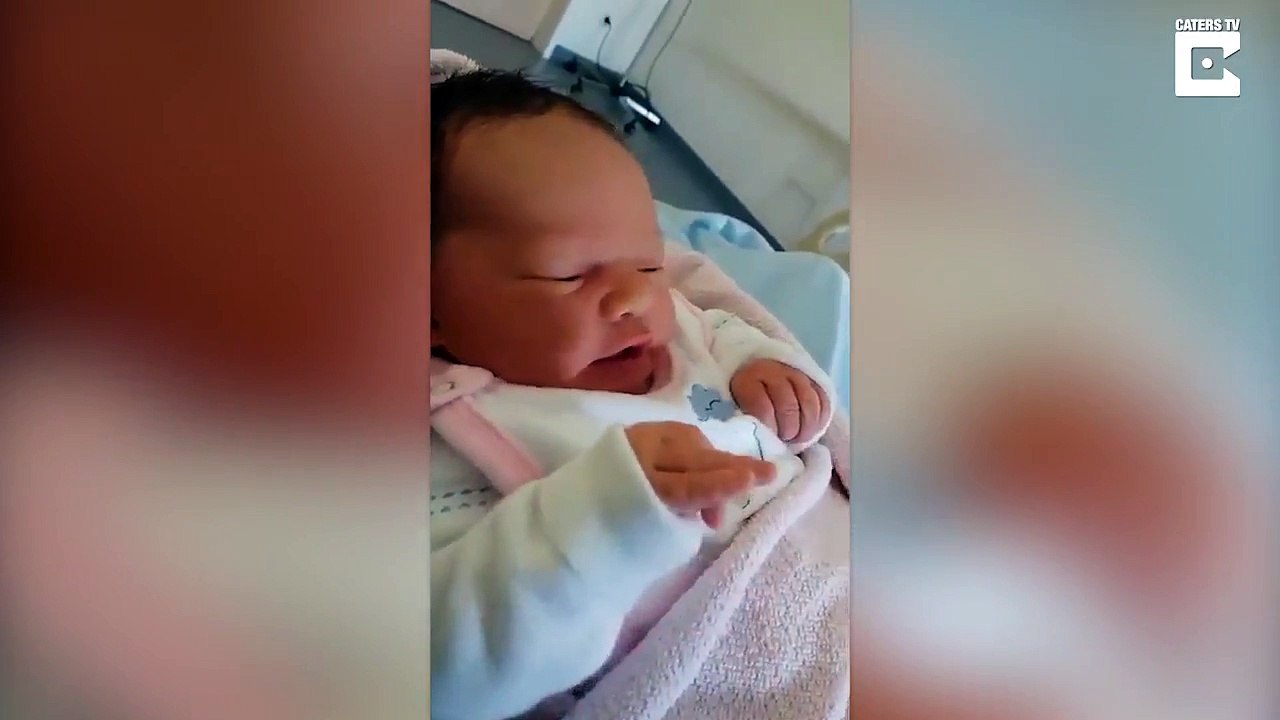 Cette maman noire a mis au monde un enfant blanc, aux cheveux roux et aux yeux bleus