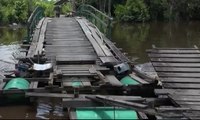 Inovasi Jembatan Terapung Jadi Akses Jalan Desa