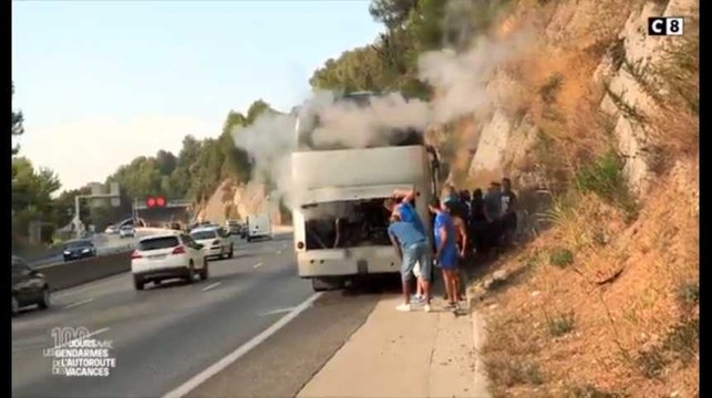 Quand un car de supporters de l'OM tombe en panne sur l'autoroute !