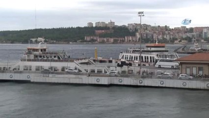 Kuzey Ege'de Fırtına Deniz Ulaşımını Aksatıyor