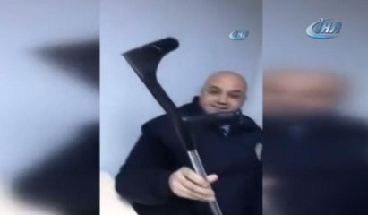Sakat numarası yapan adamın bastonundan çıkan şoke etti