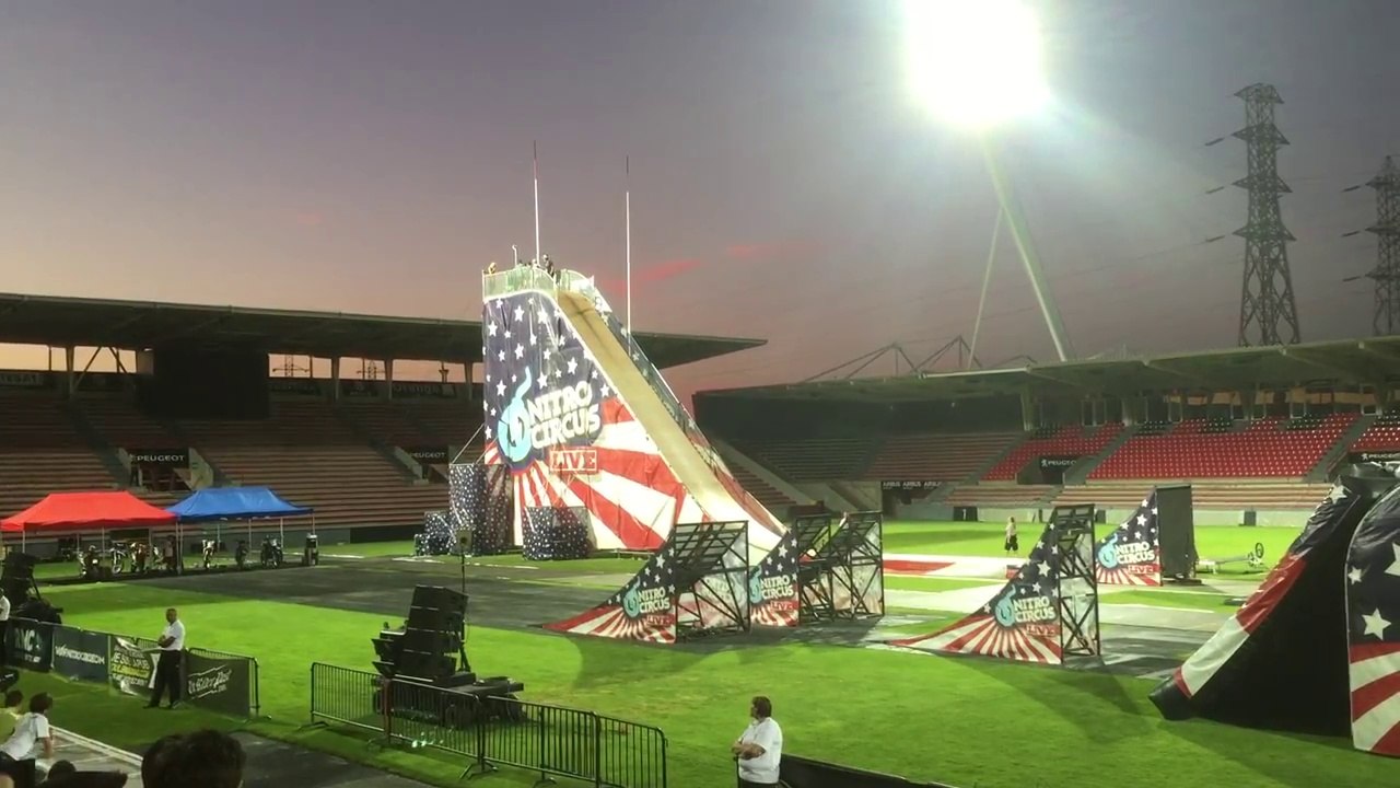 Énorme Backflip en fauteuil roulant !!