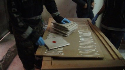Ahşap Masa İçinde Uyuşturucu Sevkıyatı Polise Takıldı