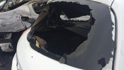 Sept voitures brûlées pendant le marché