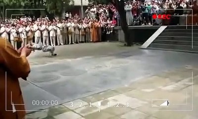 Amazing, Real Shaolin Kung Fu - Beautiful and Strong