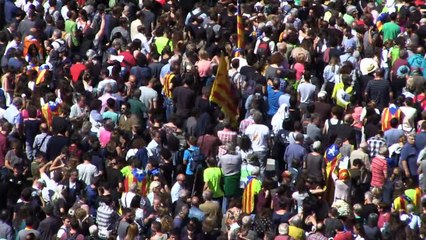 Les Catalans dans la rue à Barcelone après les arrestations