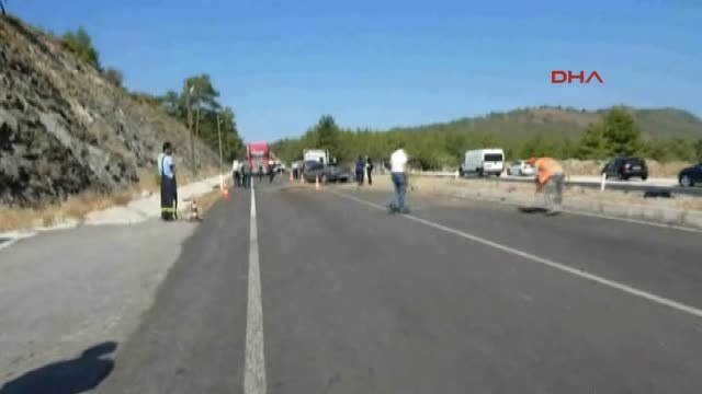 Muğla- Yol Kontrol Noktasında Kaza 1'i Polis 2 Yaralı 2