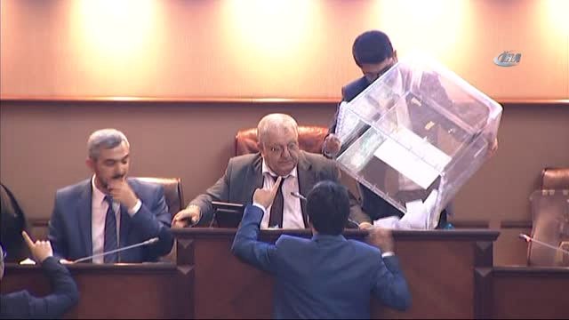 İbb Başkanlığı İçin İlk Tur Oylamasında AK Parti Adayı Mevlüt Uysal'a 179 Oy Çıkarken, CHP Adayı...