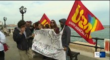 Protesta dei lavoratori call center a Bari