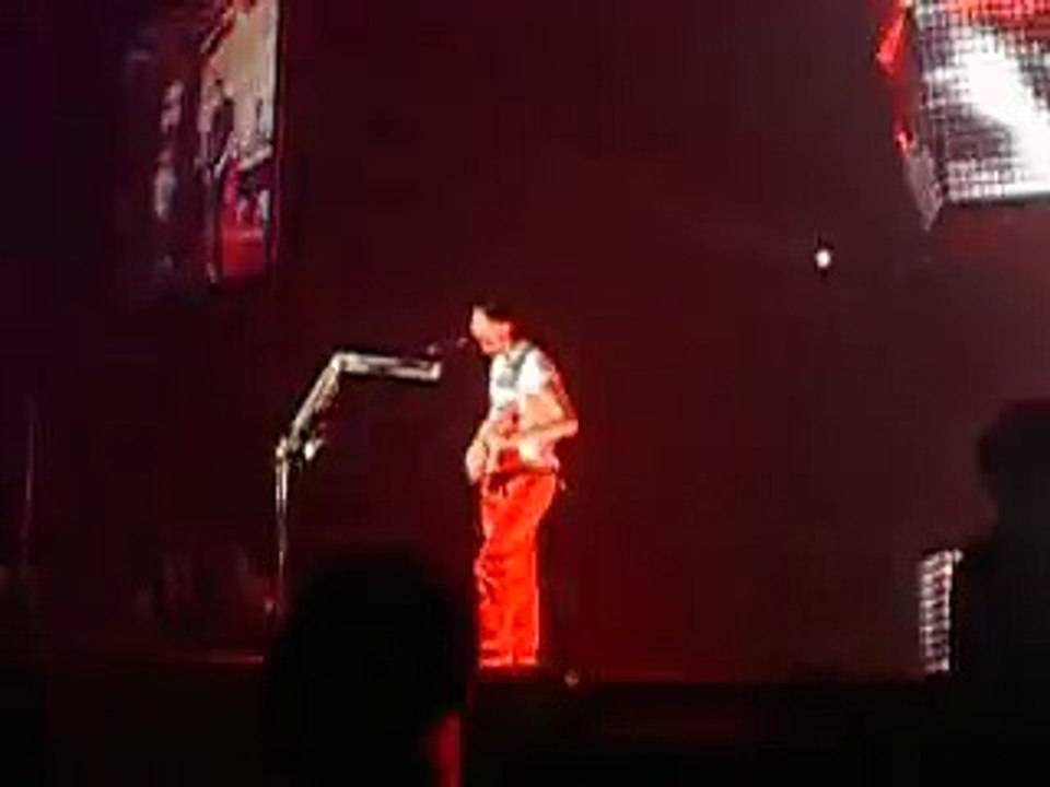 Muse - Stockholm Syndrome clip,Palais Omnisports de Paris-Bercy, Paris, France  12/15/2006