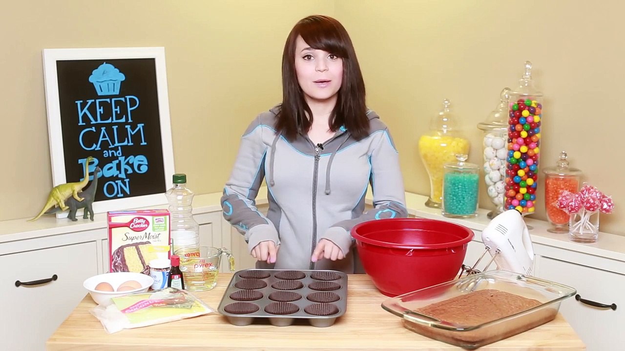 HOW TO MAKE CHEESEBURGER CUPCAKES - NERDY NUMMIES