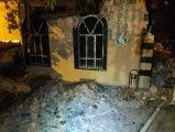 İstanbul'da Faciadan Dönüldü: Asırlık Çınar Ağacı Tarihi Caminin Üzerine Devrildi