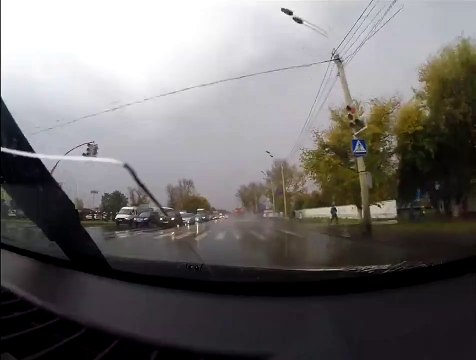 Un chauffeur de camion citerne est éjecté de sa cabine après un accident