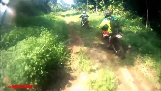 Un motard se fait renverser par un mystérieux homme des bois... Flippant