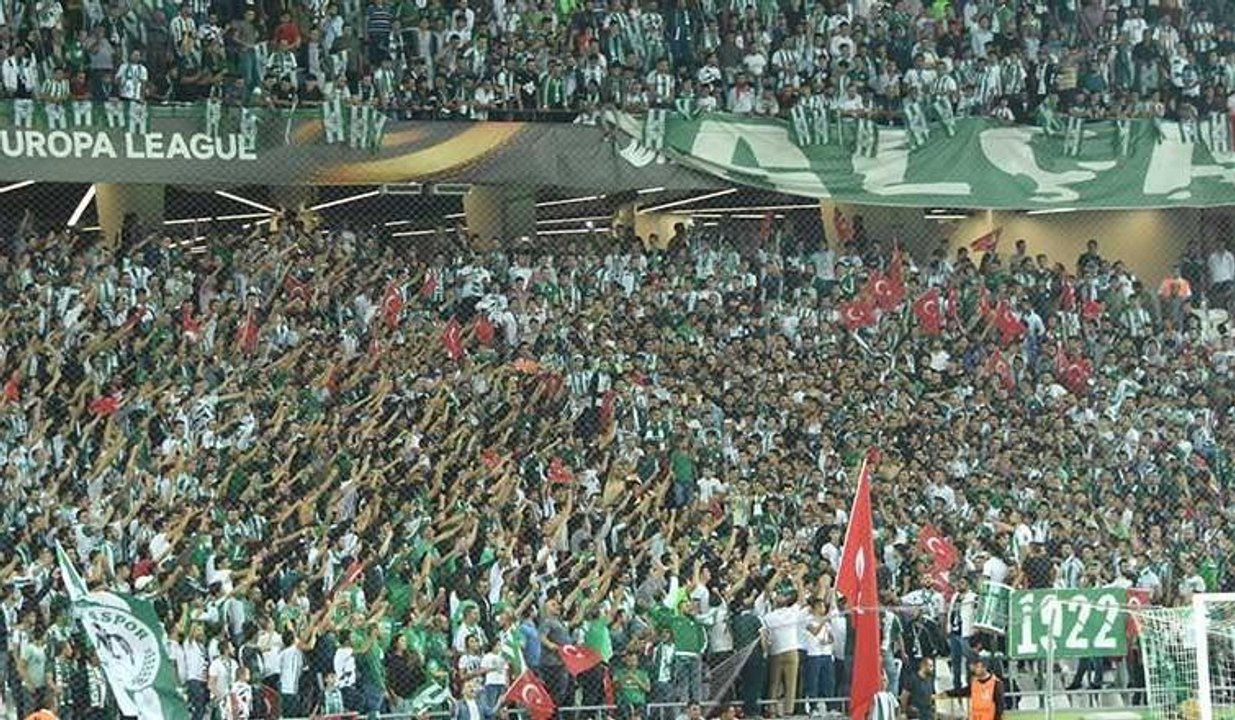 Konyaspor tribünlerinden bir ilk:  İzmir Marşı'nı söylediler