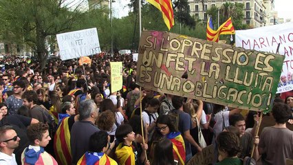 Students rally in Barcelona to defend Catalan vote