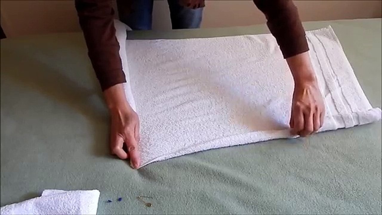 Towel folding turkey or bird, towel folding tutorial, towel animal, towel folding creativity.