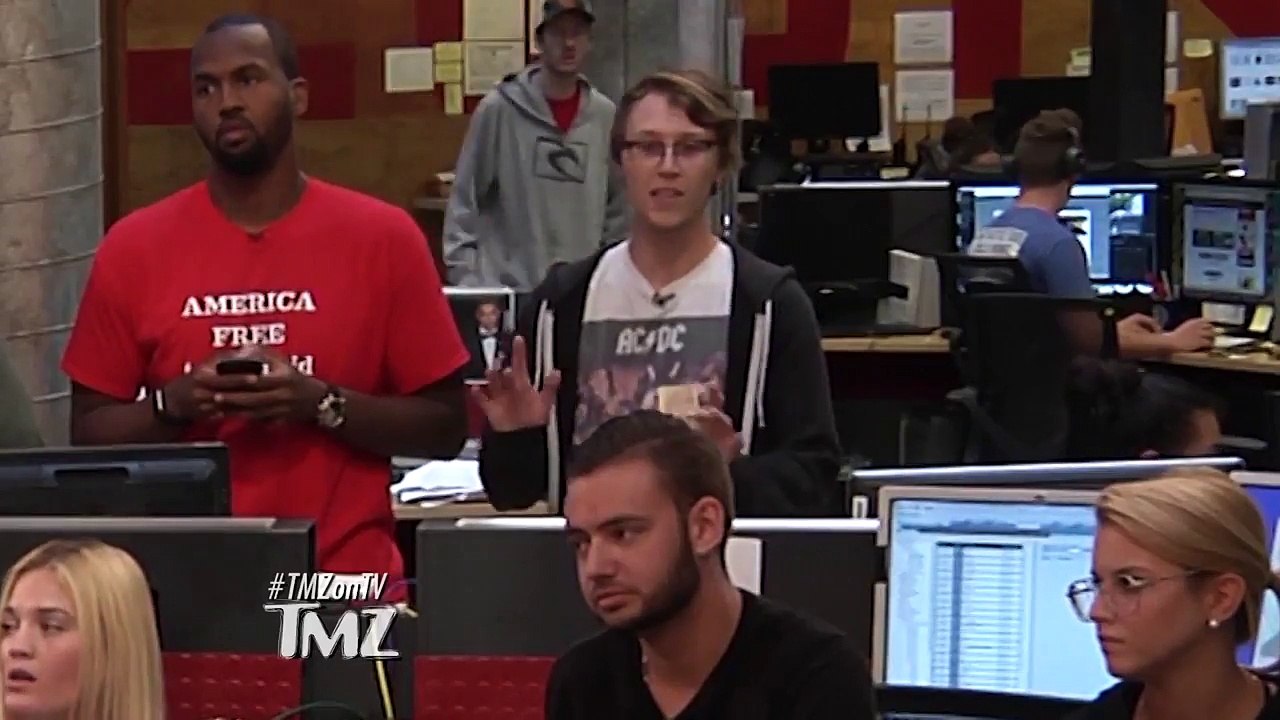 It's The Clown From 'IT' _ TMZ TV-DfI4Zg1ceok