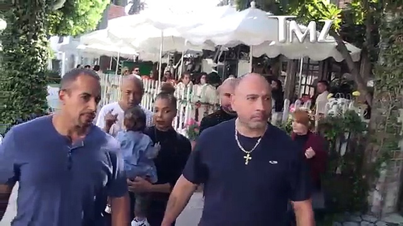 Janet Jackson Cradles Son Eissa While Dodging Verbal Abuse Report _ TMZ-mOqknIPueAc