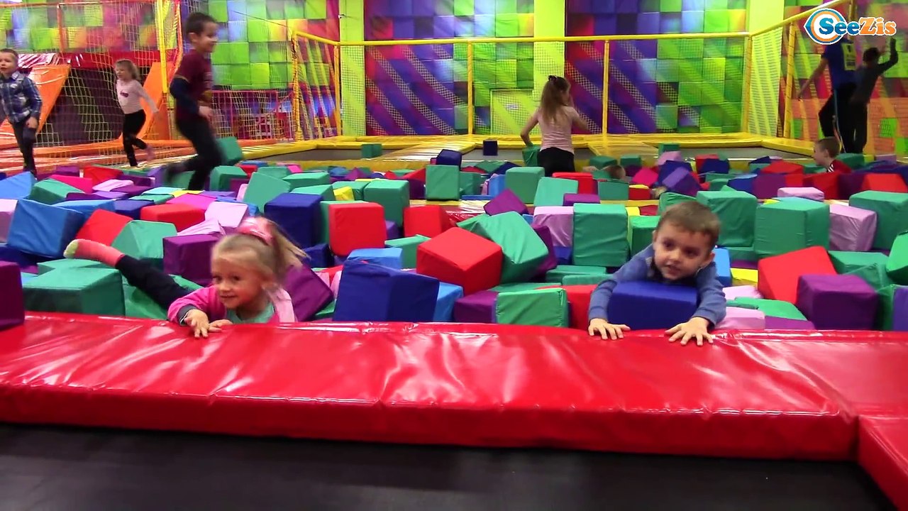 ДЕНЬ РОЖДЕНИЯ Игорька! Развлекательный Центр для Детей Прыгаем на Батутах Ярослава Арина  Tiki Taki