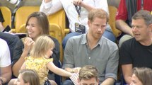 Le Prince Harry se fait voler ses pop-corn par une fillette