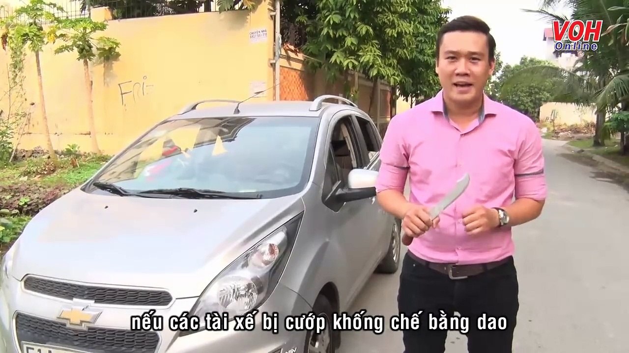 Cách Thoát Hiểm Khi Tài Xế Ô Tô Bị Cướp Khống Chế Bằng Dao