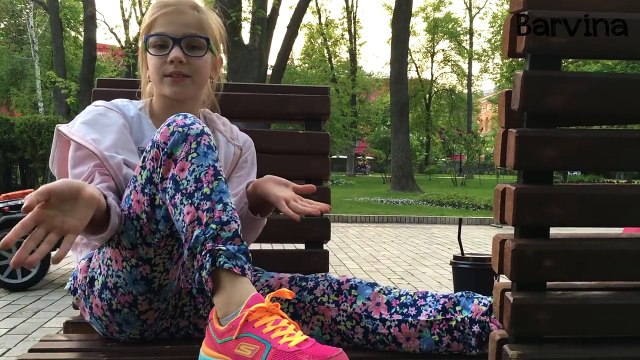 Разминка в парке, шпагат, переворот назад, мостик, гимнастика