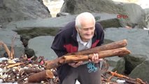 Rize Selin Denize Sürüklediği Odunlar İçin Seferber Oldular