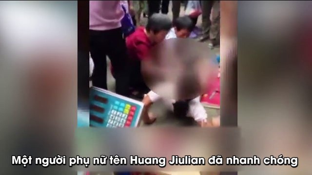 Bà bầu vừa kịp cởi quần là con đã rơi khỏi bụng, khóc ré khiến nhiều người giật mình