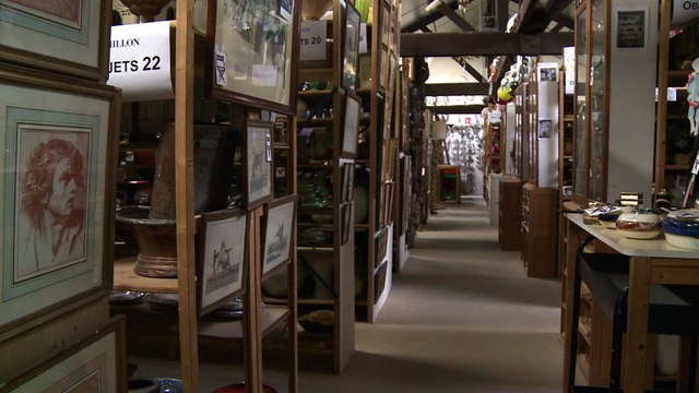 Clap de fin: des milliers d'accessoires de cinéma aux enchères