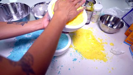 DIY GIANT MINION BATH BOMB CHALLENGE!-qr6MLEK_hRM