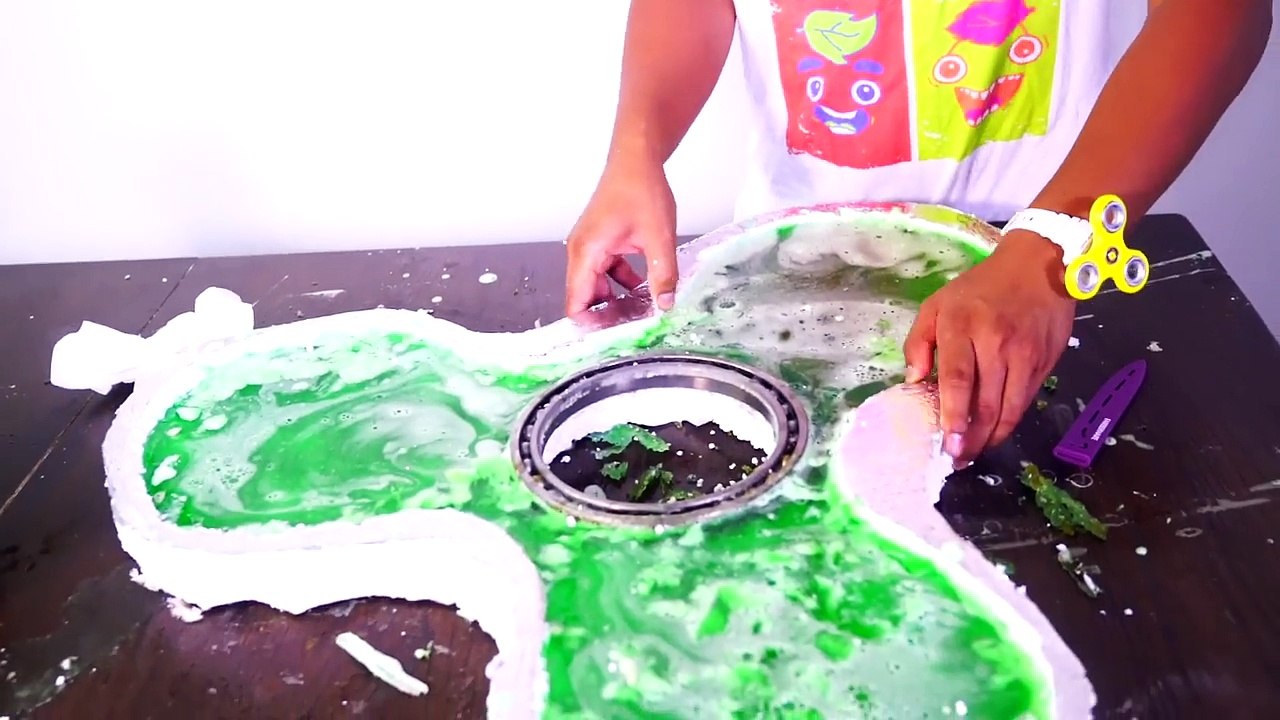 DIY Mega Giant Gummy Fidget Spinner! (MASSIVE)-03uSOmrEE3Q