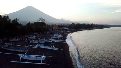 Bali: Fear of volcanic eruption forces 130,000 to flee